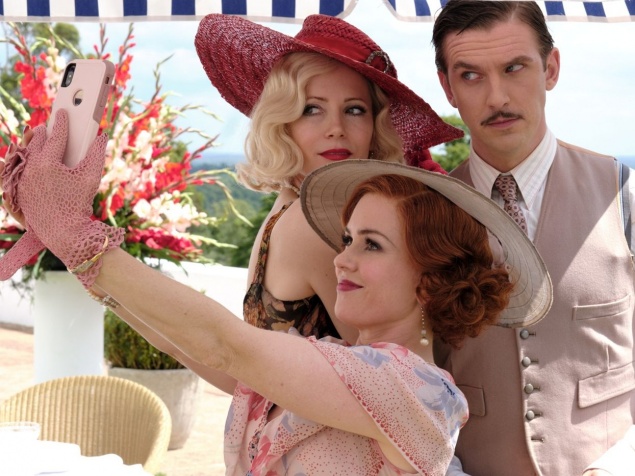 Бывшая с того света (2020) - ослепительная комедия с британскими звездами