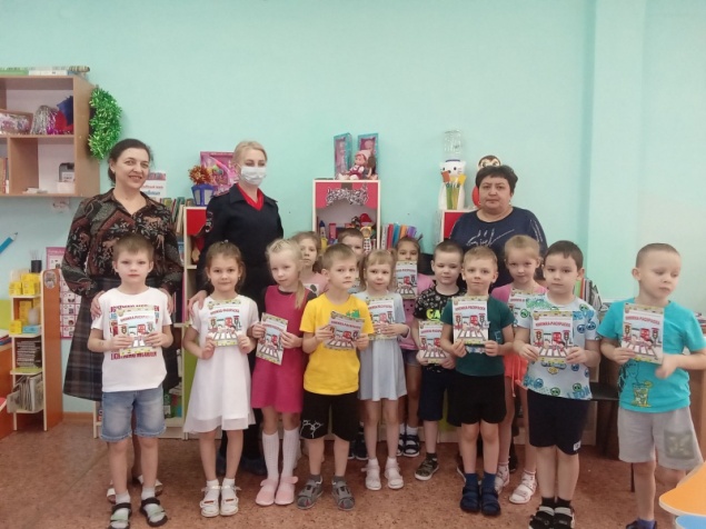 Госавтоинспекторы и дошколята стали участниками краш-теста по применению ремней безопасности