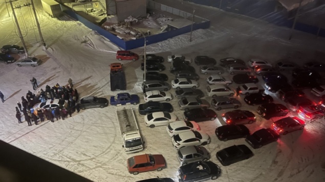 В Ачинске сотрудники ГИБДД приняли участие в праздничной автомобильной ёлке