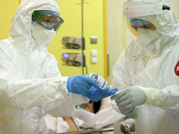 Вирусолог оценил риск возникновения новых гибридов дельты и омикрона