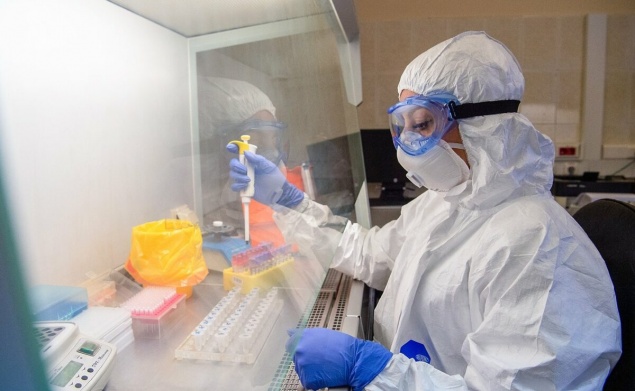 Российский врач назвал особенность течения омикрон-штамма