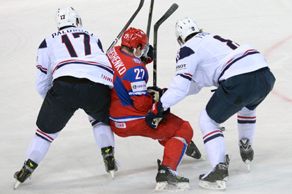 Американцы разгромили сборную России в 1/4 финала ЧМ-2013