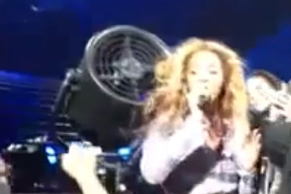 «Атака вентилятора» не помешала Бейонсе продолжить концерт