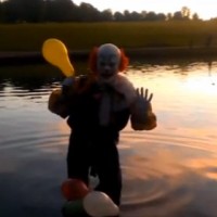 Страшного клоуна из Нортгемптона сняли на видео