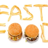 Фастфуд и шоколадные батончики ведут к депрессии