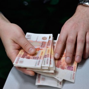 Пятитысячные банкноты стали подделывать втрое чаще тысячерублевок