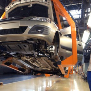 «АвтоВАЗ» уволит 7,5 тысячи работников