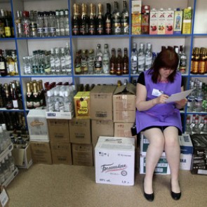 Минимальная цена бутылки водки поднимется до 199 рублей