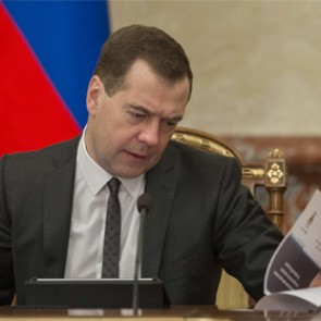 Медведев предложил госкомпаниям переехать на Дальний Восток