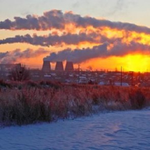В Омске выпал черный снег