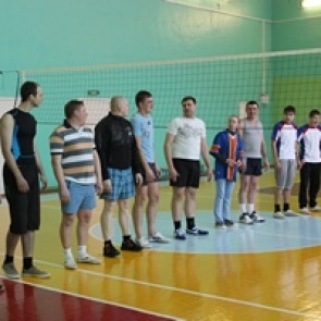 Ачинские госавтоинспекторы провели товарищеский матч по волейболу с воспитанниками детского дома