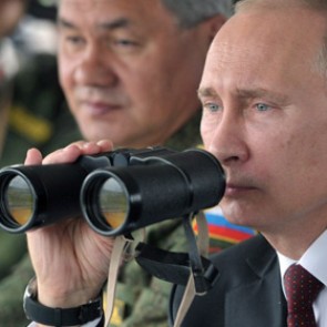 Путин попросил у сенаторов разрешения на ввод войск в Крым