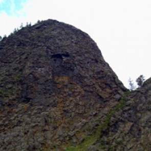 Школьница в Хакасии погибла, взобравшись на скалу ради фотографии