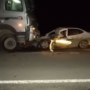 Два человека погибли при столкновении иномарки и грузовика на федеральной трассе в Хакасии