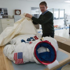 НАСА приостанавливает сотрудничество с Россией