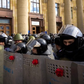 В Харькове милиция забросала гранатами пророссийских активистов