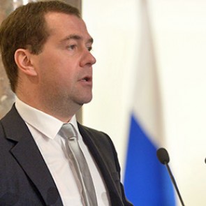 Медведев допустил возможность гражданской войны на Украине