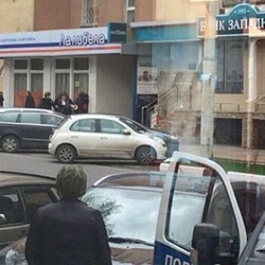 В белгородском банке захватили заложников