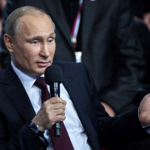 Путин выступил за запрет двойного гражданства для чиновников