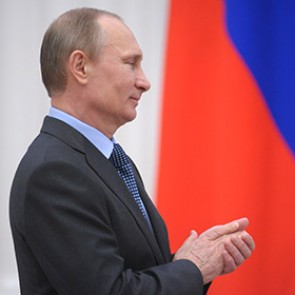 Путин секретным указом наградил более 300 журналистов за Крым