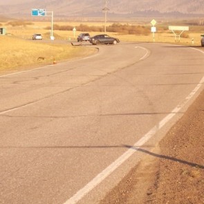 На трассах Хакасии перевернулись два автомобиля, погиб водитель