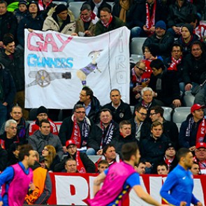 «Бавария» наказала болельщиков за гомофобный баннер