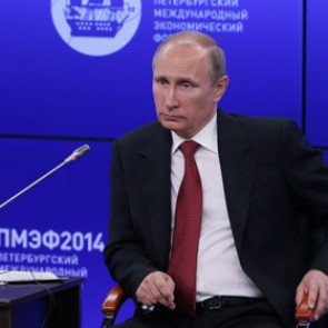 Путин пообещал продолжить санацию банковской сферы