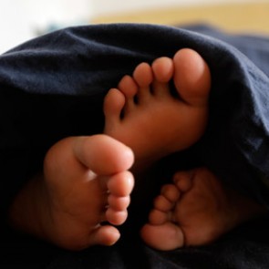 Пенсионер пытался убить жену за перетягивание одеяла на себя