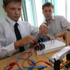 Путина попросили ввести обязательный ЕГЭ по физике