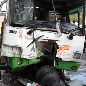 Автобус с потерявшим сознание водителем сбил 24 пешехода в Петербурге