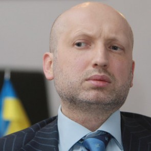 Турчинов допустил возможность введения военного положения в Донбассе