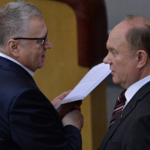 Жириновскому и Зюганову предложили кресла сенаторов