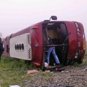 На Сахалине грузовой поезд протаранил автобус