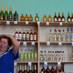 «Почта России» начала торговать спиртным