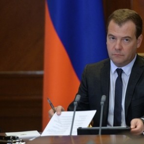 Медведев запретил въезд в Россию по паспорту гражданина Таджикистана