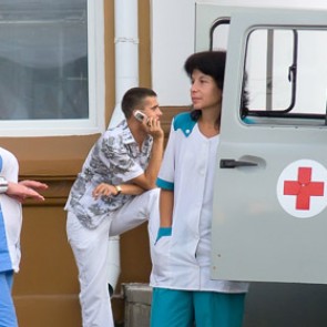 Молодых врачей заманят в поселки городского типа миллионом рублей