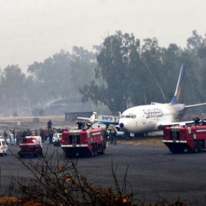 Боевики обстреляли пассажирский самолет в Пакистане во время посадки
