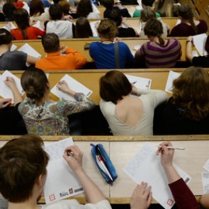 Более 50 российских вузов закроют филиалы