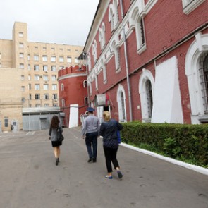 Московские СИЗО закупят массажные кресла