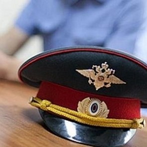 Жительница Черногорска получила ранение, пытаясь отбить сына у полицейского