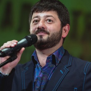 В популярные блогеры записали Галустяна и Задорнова