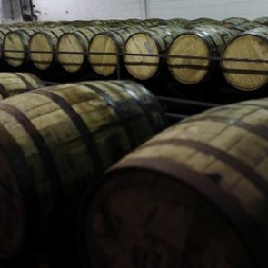 Роспотребнадзор обнаружил опасные вещества в виски