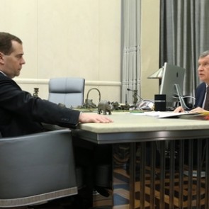 Сечин попросил правительство поддержать «Роснефть»