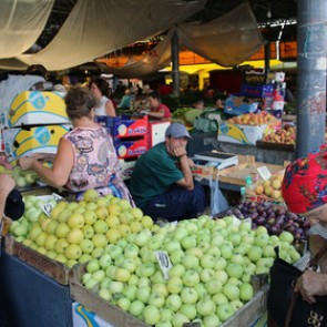 В Госдуме предложили запретить ввоз продуктов из Украины, Молдавии и Грузии