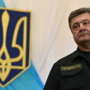 Порошенко подписал закон о санкциях