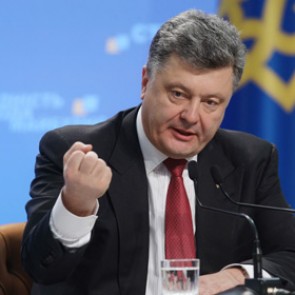 Порошенко пообещал защитить Украину от расовой дискриминации