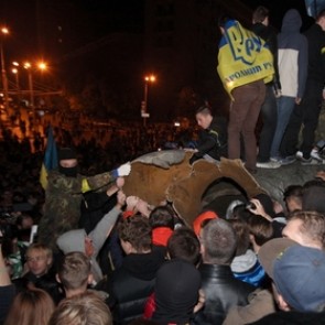 В Харькове разогнали сторонников восстановления памятника Ленину