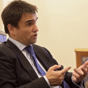 Киев объявил об отказе отвоевывать Донбасс