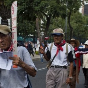 В Мексике фермеры заблокировали автобус с российскими туристами