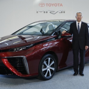 Toyota начнет продажи серийного автомобиля на водороде